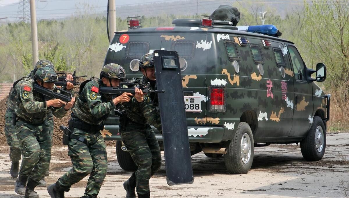 「程序员的空闲时光」之代码绘制军旗:中国武警部队旗帜