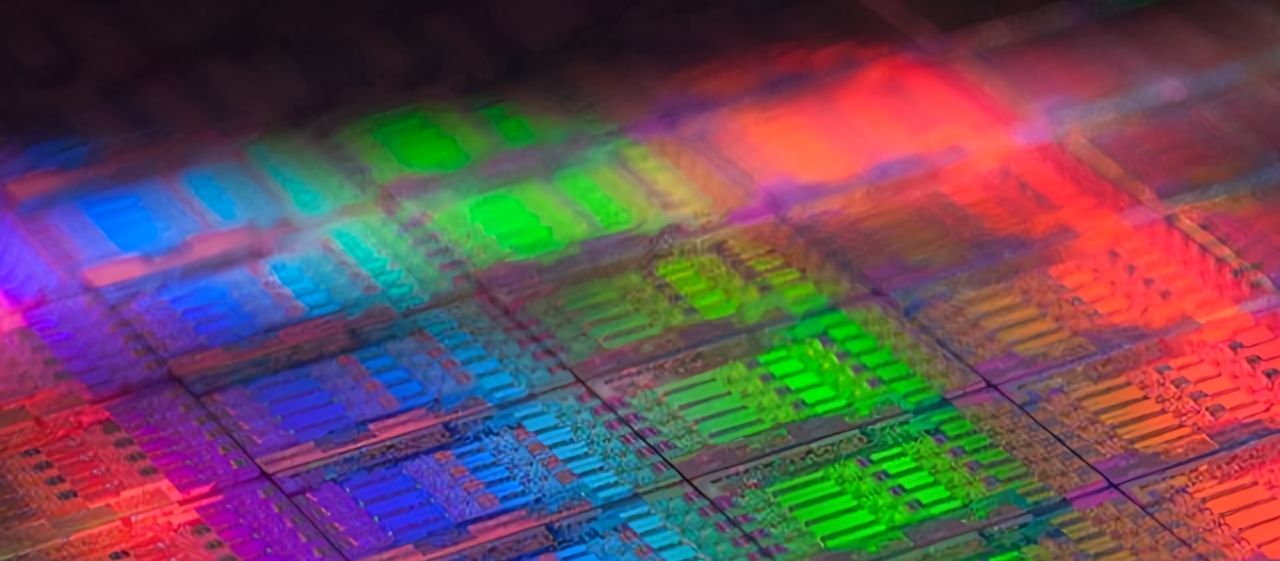 从"房间怪兽"到 "口袋神器":电脑进化史大起底,中国如何逆袭?