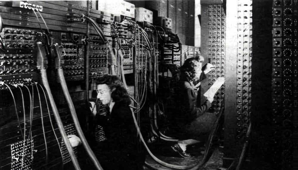 从"房间怪兽"到 "口袋神器":电脑进化史大起底,中国如何逆袭?