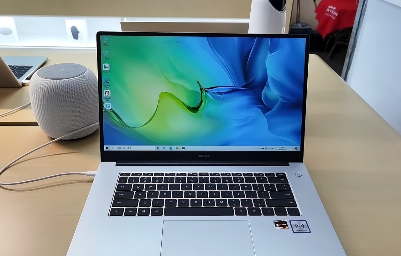 从"房间怪兽"到 "口袋神器":电脑进化史大起底,中国如何逆袭?