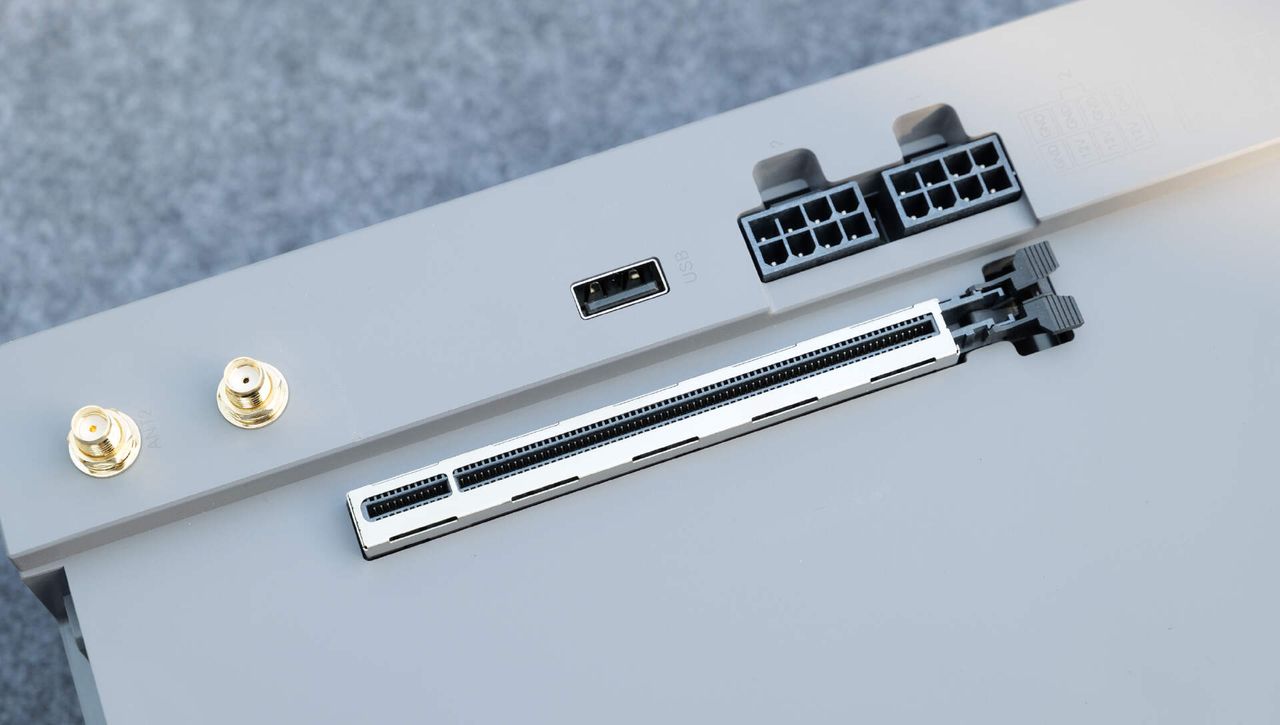 迷你主机终极扩展形态?零刻GTi13 Ultra大战本地AI大模型与3A游戏