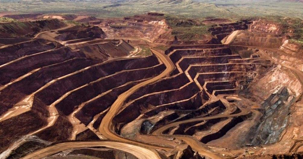 贝森特喊话中国，愿意放弃100%加税，但是稀土限制必须取消