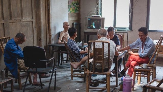 我离异后,对门的女人总找我修东西,她丈夫的眼神越来越不对劲