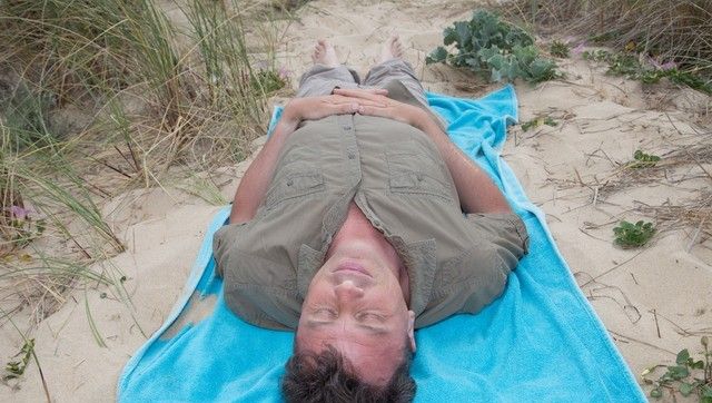 我离异后,对门的女人总找我修东西,她丈夫的眼神越来越不对劲