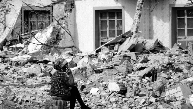 我离异后,对门的女人总找我修东西,她丈夫的眼神越来越不对劲