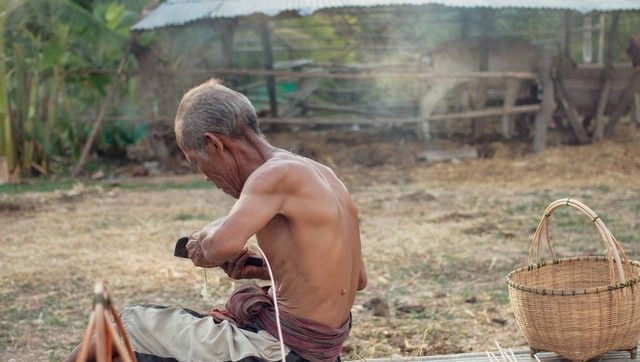 我离异后,对门的女人总找我修东西,她丈夫的眼神越来越不对劲