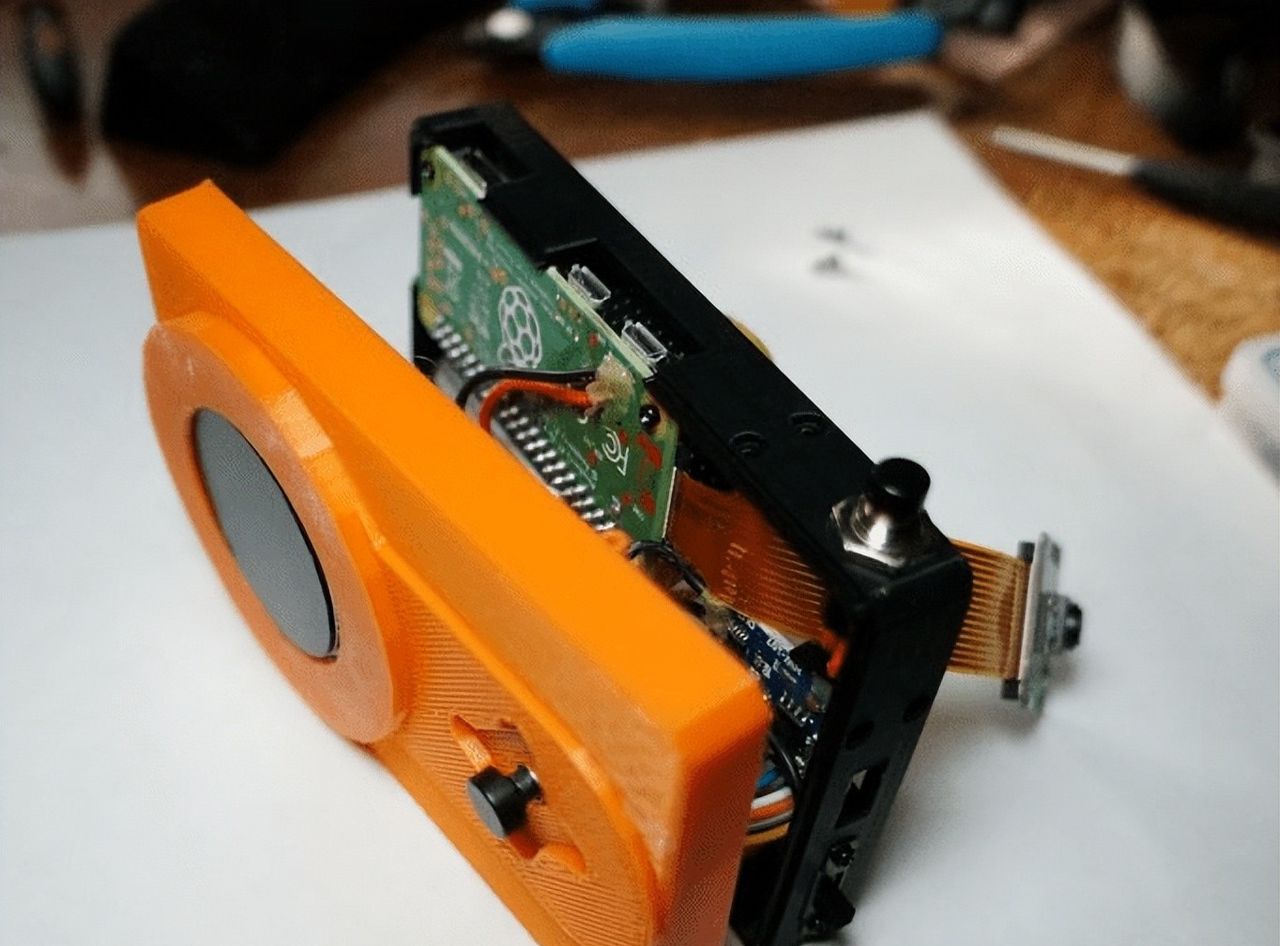 星际飞船驾驶舱模拟器、创意数字时钟|DF创客周刊(第75期)