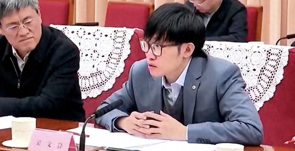 雷军押宝大模型：小米为何从DeepSeek开出千万年薪挖人？