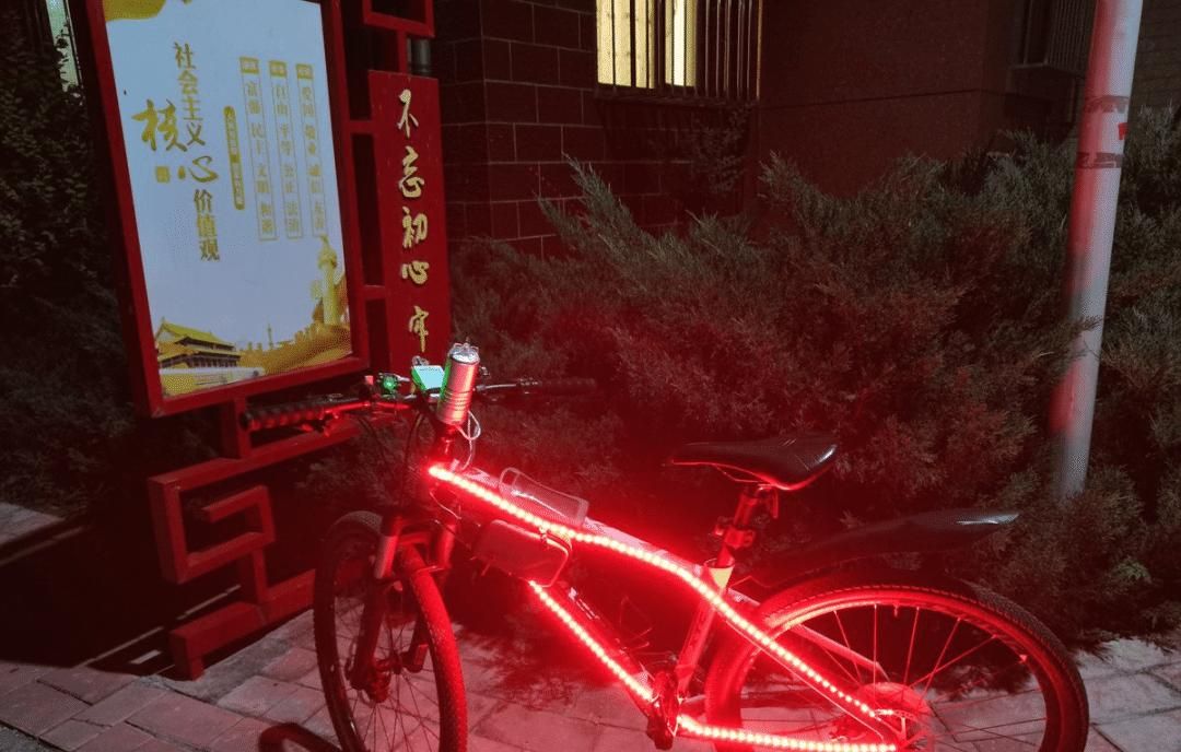 星际飞船驾驶舱模拟器、创意数字时钟|DF创客周刊(第75期)