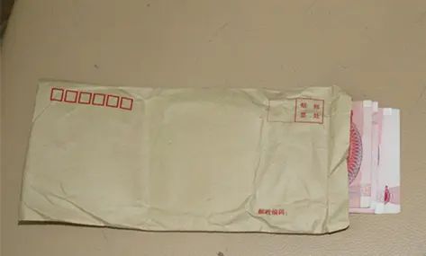 重庆70岁老人一夜暴富:受仙人托梦,在家中挖16米深坑,挖出神秘“阴河鱼”