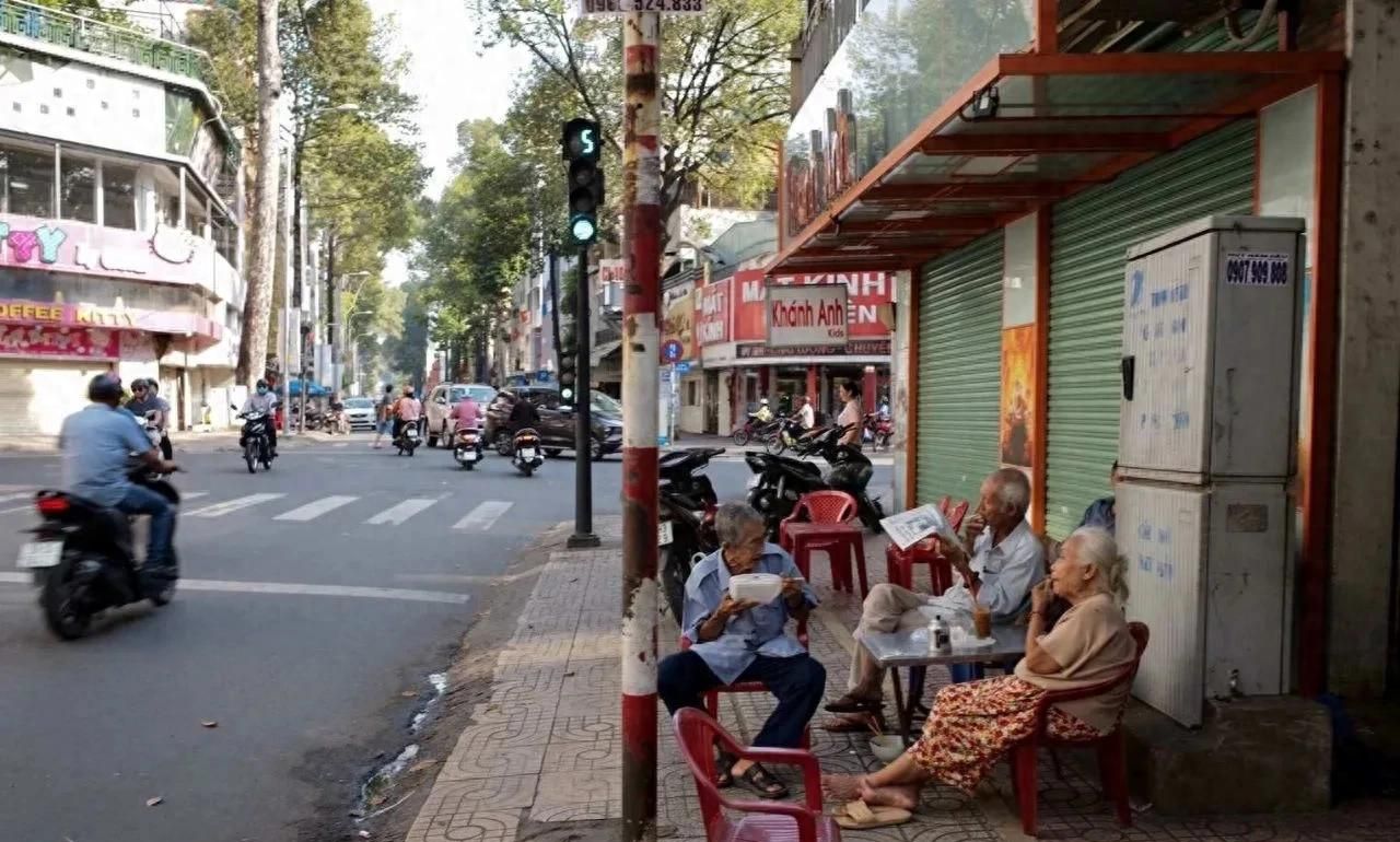 越南语常用动词大全（中越对照 + 组词）