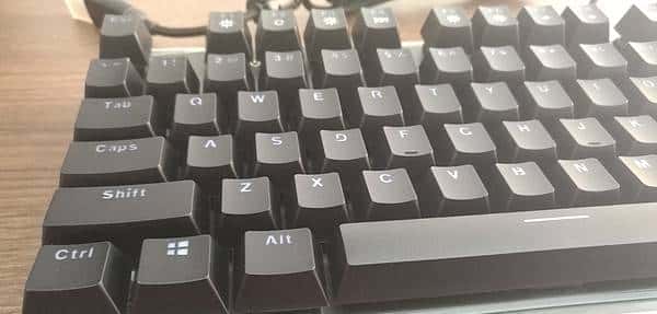 闪亮炫酷可以更好——雷柏V720 RGB全彩背光机械键盘茶轴使用测评