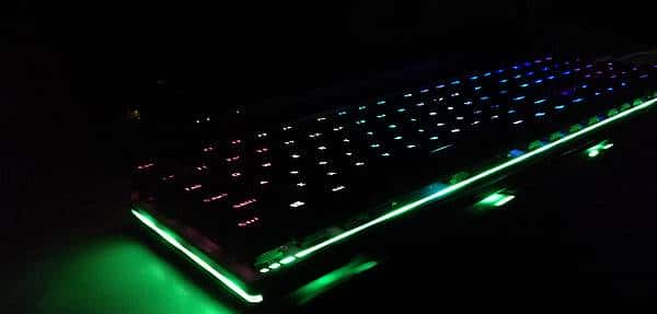 闪亮炫酷可以更好——雷柏V720 RGB全彩背光机械键盘茶轴使用测评