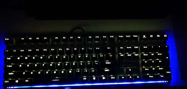 闪亮炫酷可以更好——雷柏V720 RGB全彩背光机械键盘茶轴使用测评