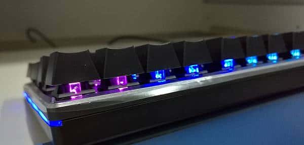 闪亮炫酷可以更好——雷柏V720 RGB全彩背光机械键盘茶轴使用测评