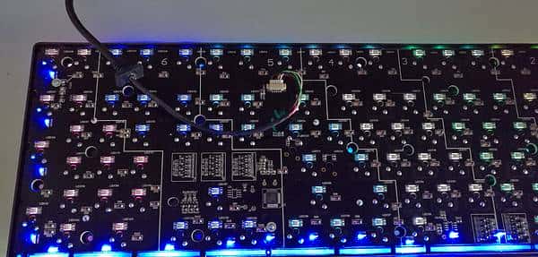 闪亮炫酷可以更好——雷柏V720 RGB全彩背光机械键盘茶轴使用测评