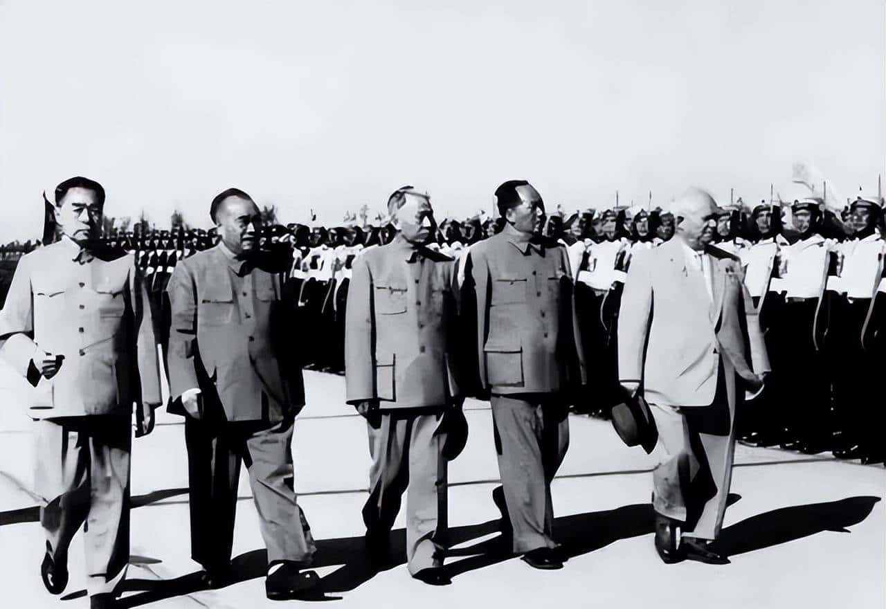 从乌克兰看中国，泽连斯基这一手，才知道毛主席太高明了！