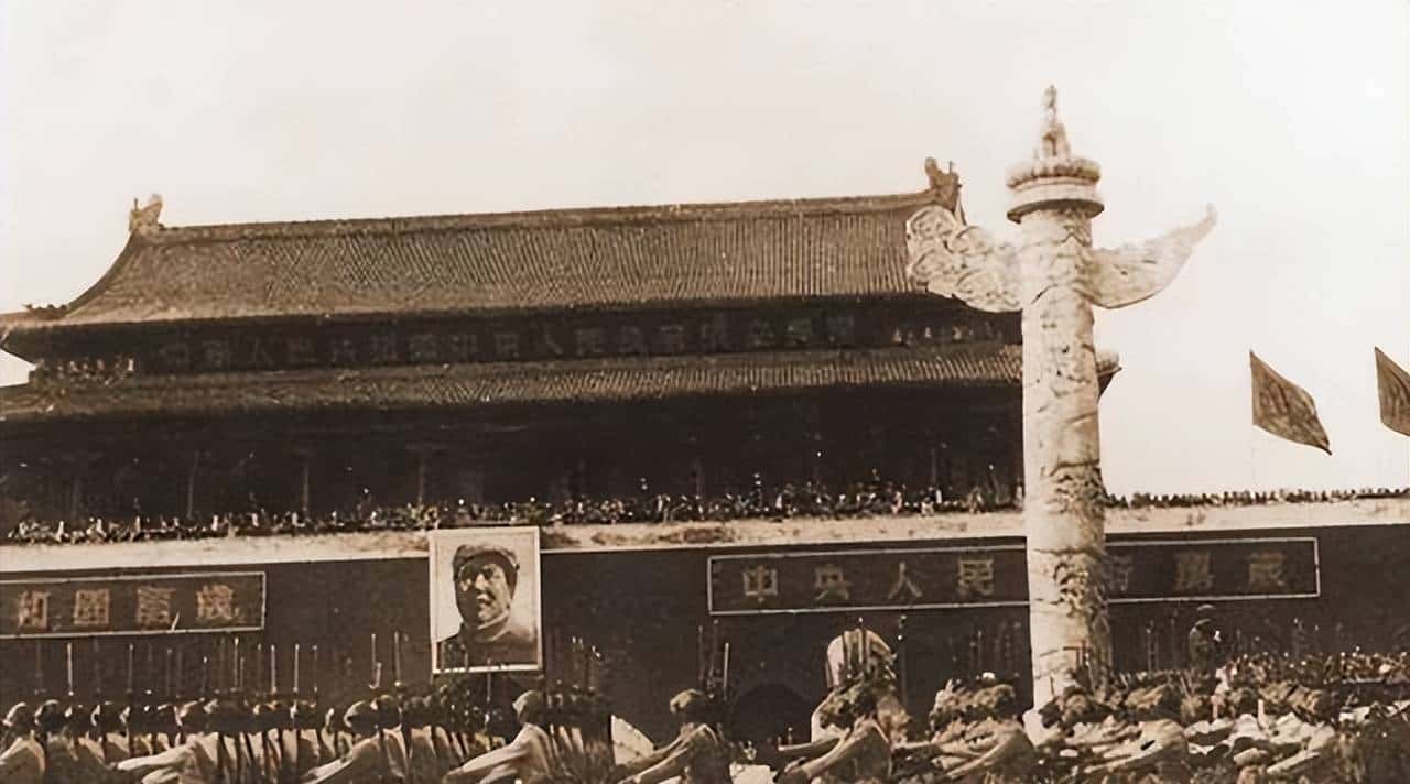 从乌克兰看中国，泽连斯基这一手，才知道毛主席太高明了！