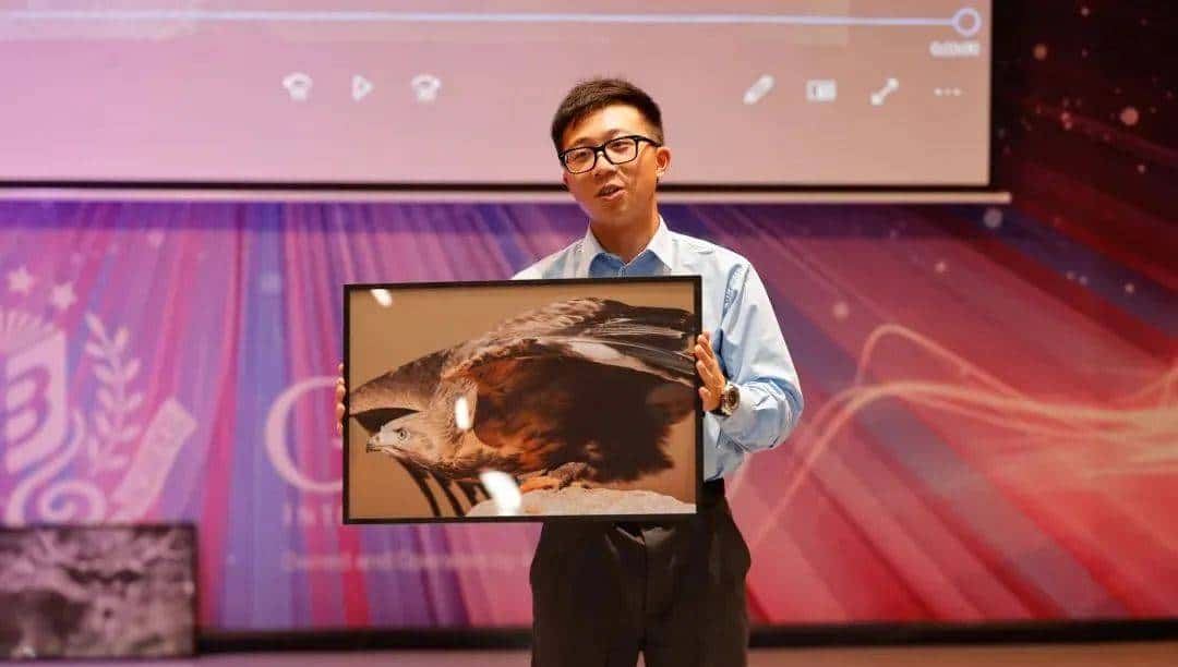 沉迷游戏,垫底逆袭,17岁少年垫钱帮人团蔬菜,成上海最年轻团长