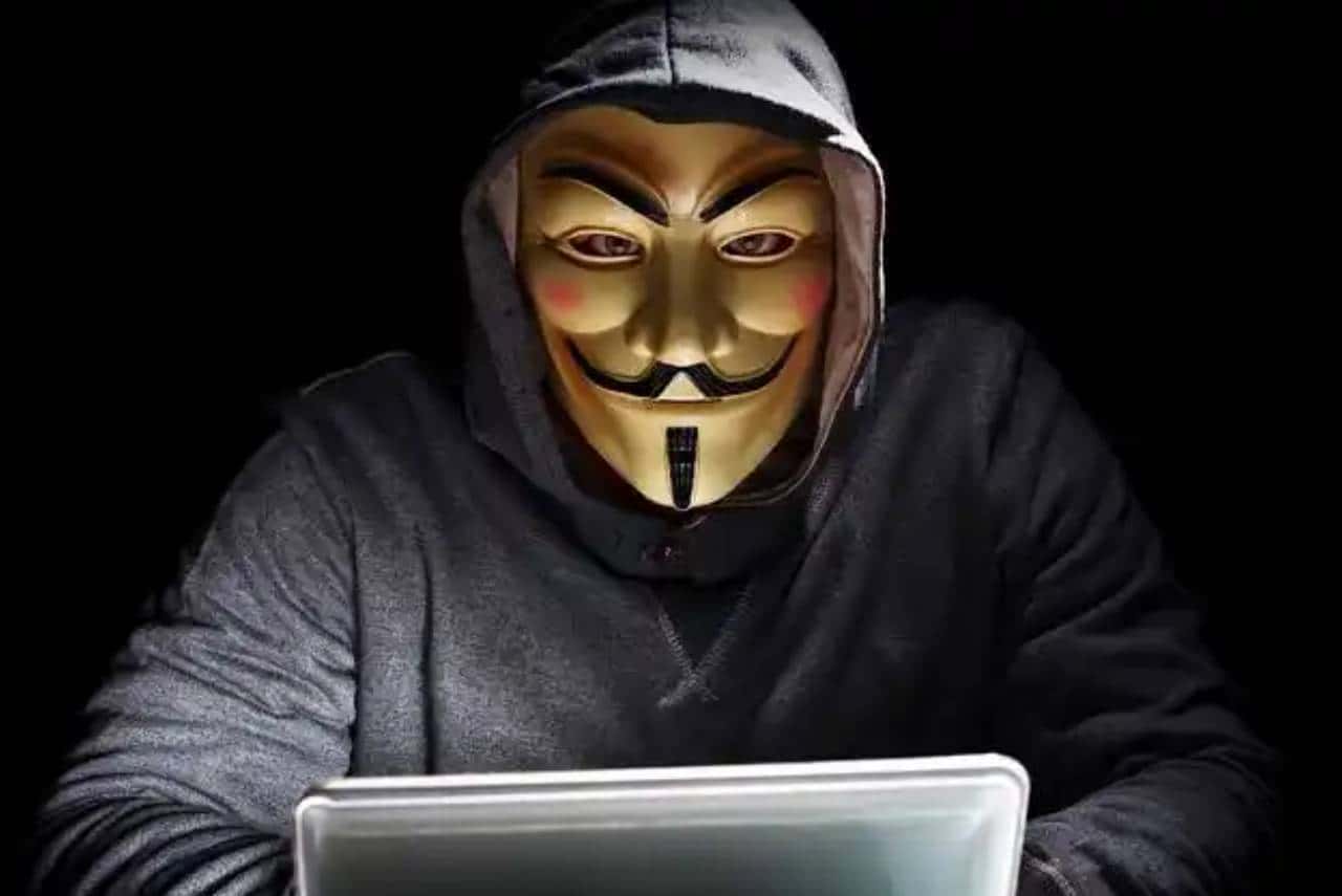 为何“黄色网站”能让你免费看?看清真相后,你还敢继续浏览吗?