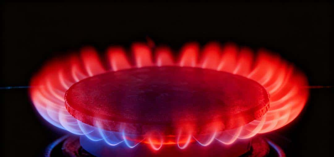 燃气火焰只有蓝色才安全!红/黄/绿都是危险信号