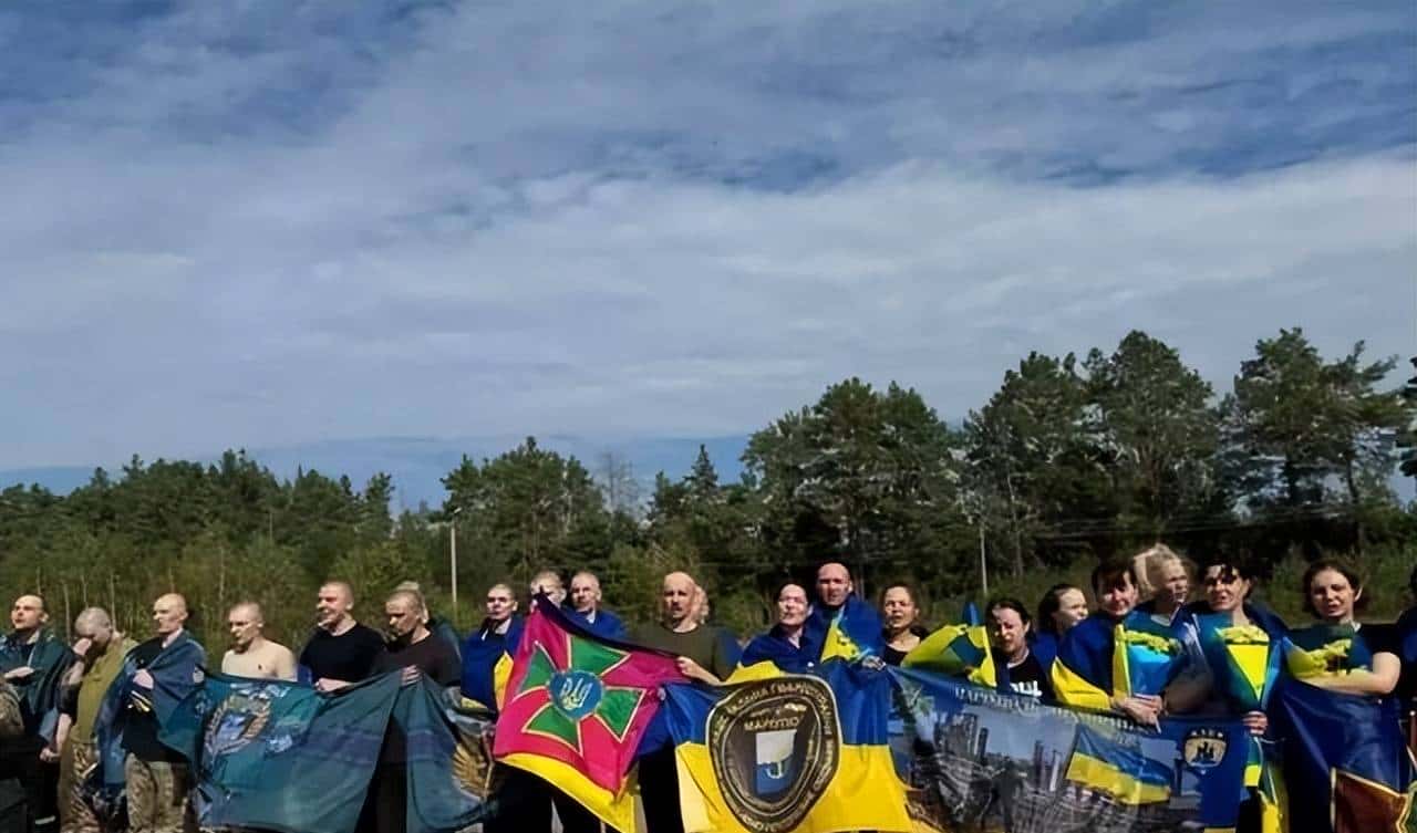 从乌克兰看中国，泽连斯基这一手，才知道毛主席太高明了！