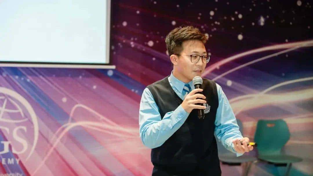 沉迷游戏,垫底逆袭,17岁少年垫钱帮人团蔬菜,成上海最年轻团长