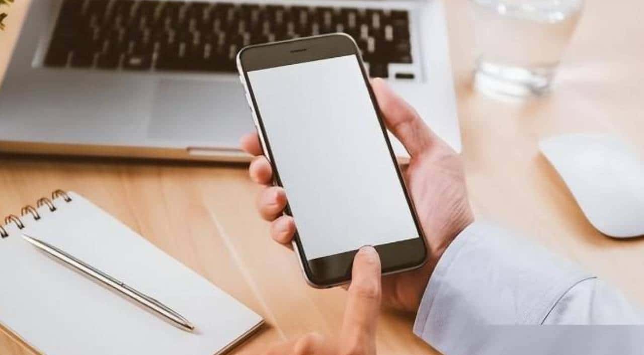 为何“黄色网站”能让你免费看?看清真相后,你还敢继续浏览吗?