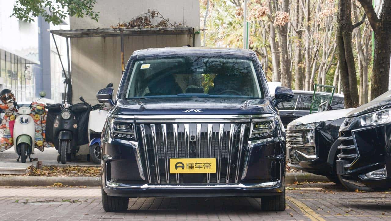 瑞风RF8：不到17万买2.0T中大型MPV，全家出行无压力！