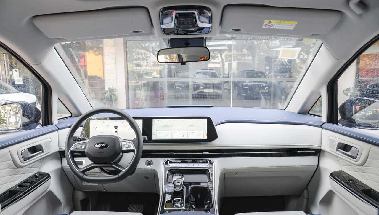 瑞风RF8：不到17万买2.0T中大型MPV，全家出行无压力！