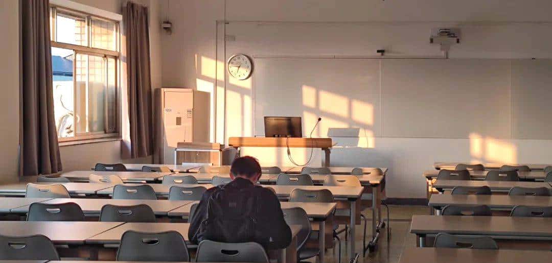 嘿,浙师喊你早自习啦