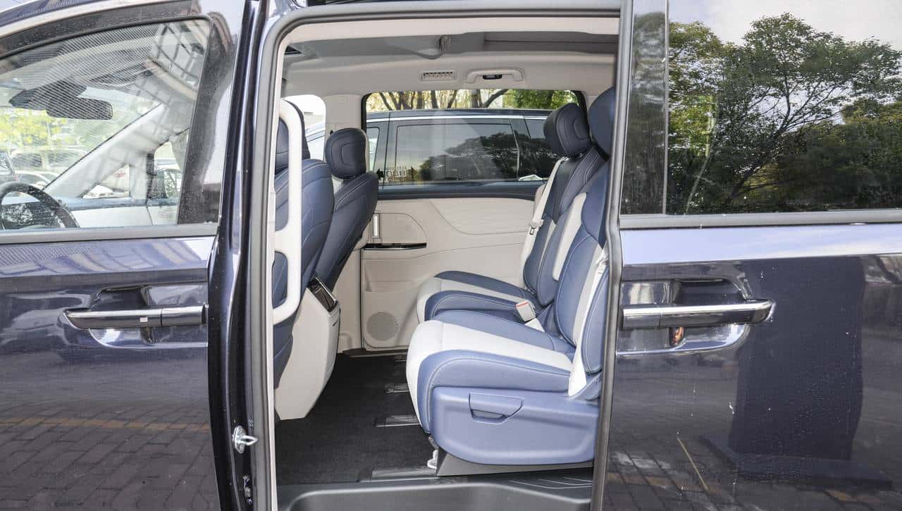 瑞风RF8：不到17万买2.0T中大型MPV，全家出行无压力！