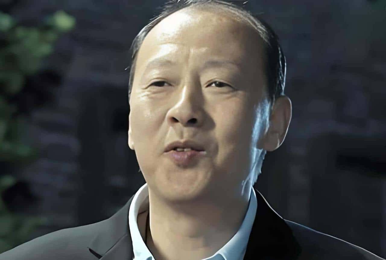 侯总：“老色批”的天花板，全网男人“最想活成的模样”