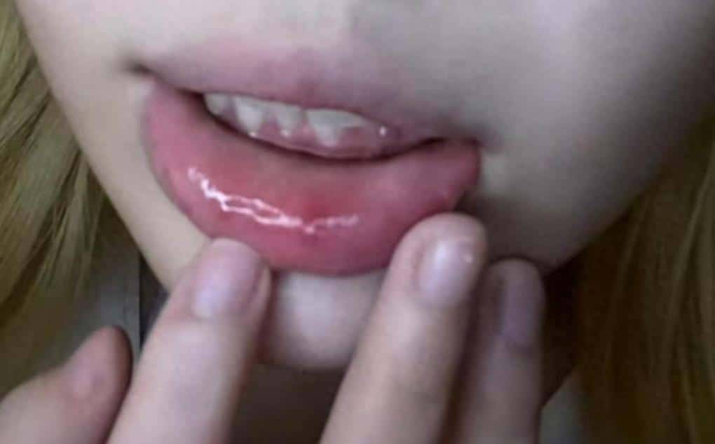 后续！５８岁老色批强吻27岁女孩，小区保安全程看戏！警方通报