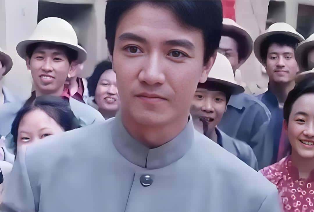 侯总：“老色批”的天花板，全网男人“最想活成的模样”