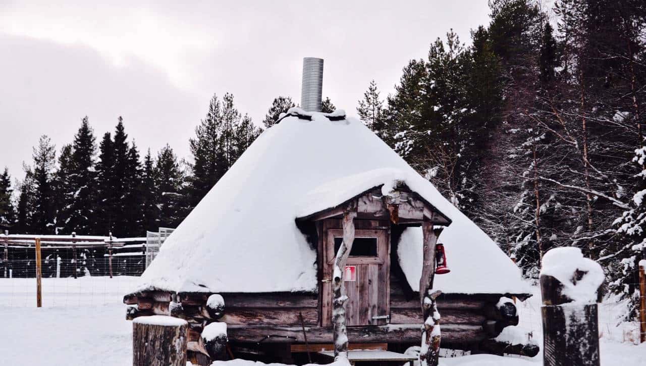 乘着哈士奇雪橇去北极圈撒野