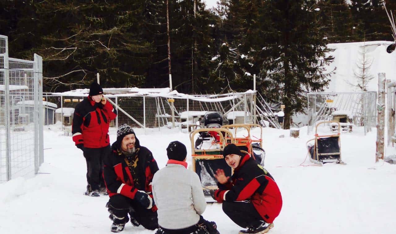 乘着哈士奇雪橇去北极圈撒野