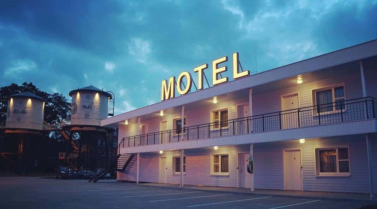 除了Hotel B&Bs, Hostel, Homestay等表明住宿的词你认识吗?