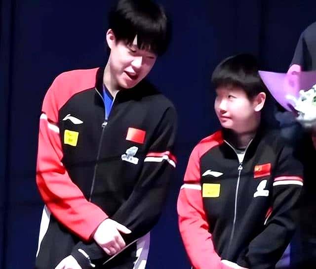 爱一个人的样子，就看小狮子，一点羞涩，眼睛里闪烁着温柔的光芒