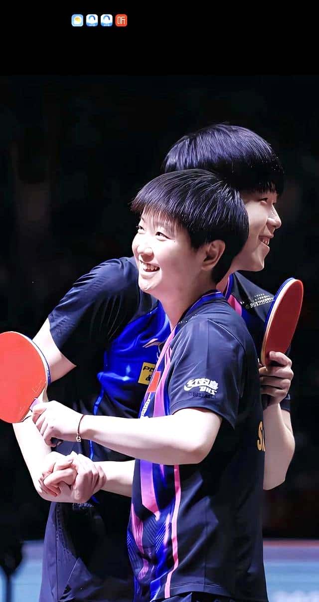 爱一个人的样子，就看小狮子，一点羞涩，眼睛里闪烁着温柔的光芒