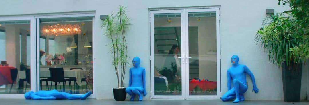 这个总是自黑矮化自己的小男人，我却爱死他了