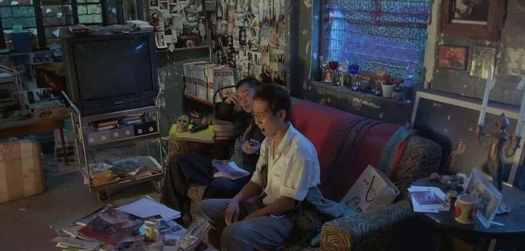 这个总是自黑矮化自己的小男人，我却爱死他了