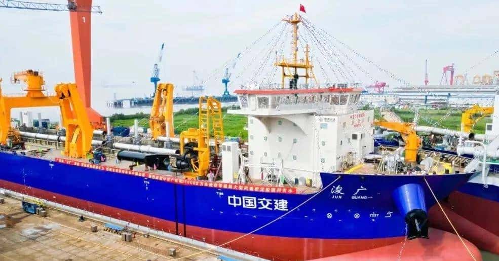 亚洲最大耙吸挖泥船“通浚”“浚广”轮下水 中国实现领跑跨越