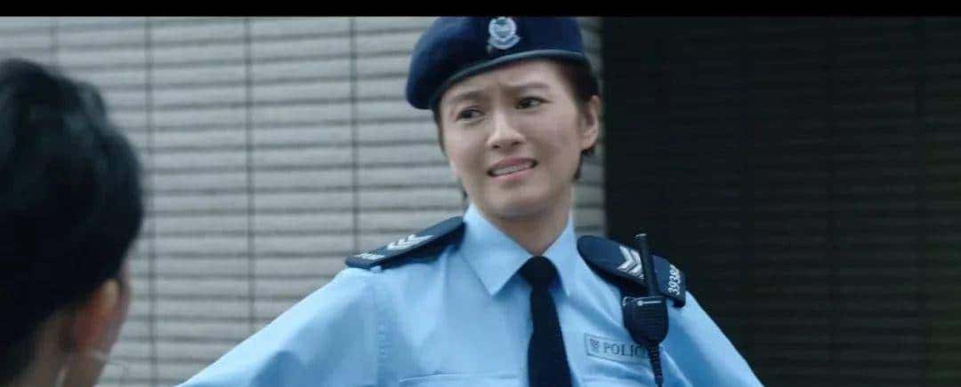 这个总是自黑矮化自己的小男人，我却爱死他了