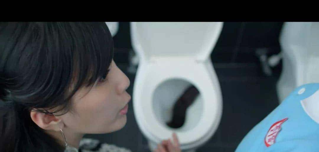 这个总是自黑矮化自己的小男人，我却爱死他了