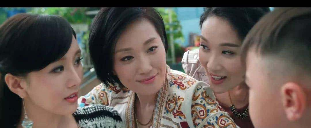 这个总是自黑矮化自己的小男人，我却爱死他了