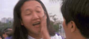 这个总是自黑矮化自己的小男人，我却爱死他了