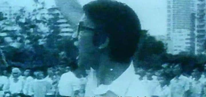 这个总是自黑矮化自己的小男人，我却爱死他了