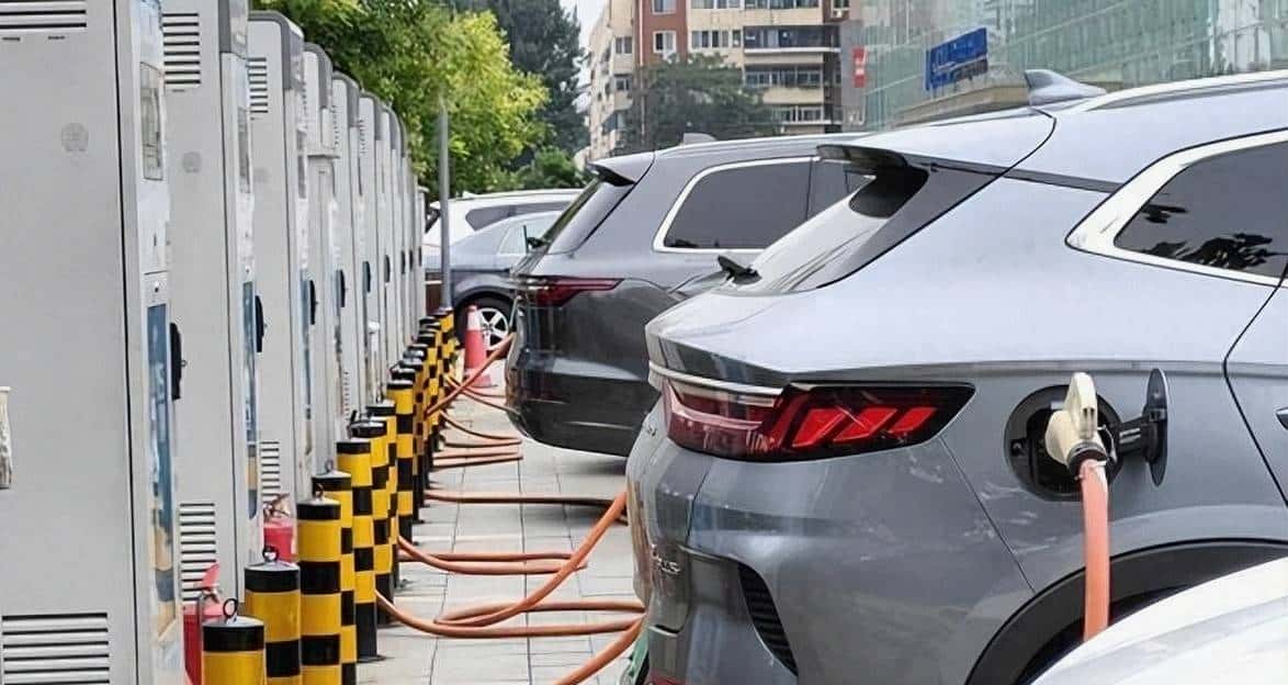 做生意的留意了!十五五规划换局,普通人靠3个方向踩中时代风口