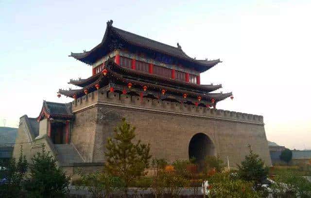 哲夫:城与树(节逸《爱的礼物》